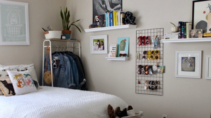 How to decorate a bedroom small room